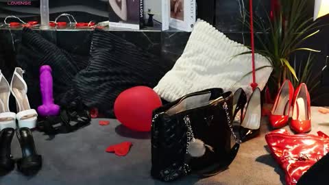 Snapshot of mistress_darsy chatting on February 18, 2026, 1:51 pm Darsy online show from February 18, 2026, 1:51 pm