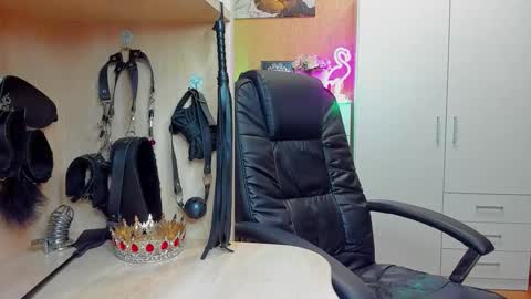 Mistress Kristi online show from November 11, 2025, 7:58 pm