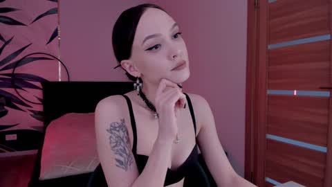 Mistress Mia online show from February 4, 2025, 12:00 pm