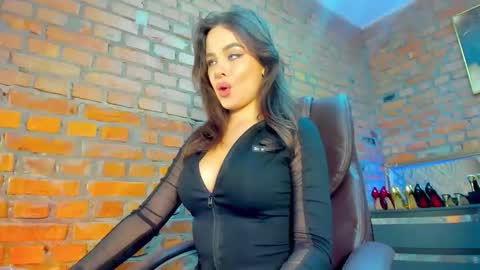 mistress_milana_ online show from November 16, 2025, 10:21 am