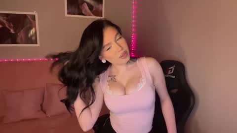 Mia online show from September 12, 2025, 4:07 pm