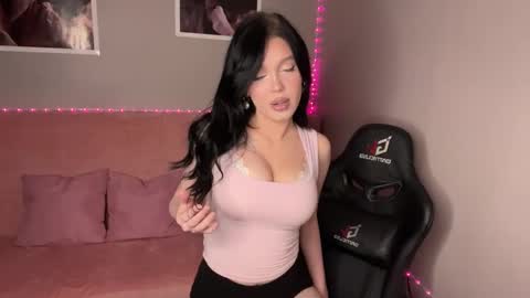 Mia online show from September 22, 2025, 5:15 pm