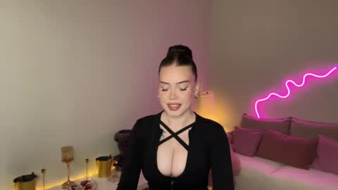 Snapshot of mistress_of_hearts chatting on June 13, 2026, 12:36 pm Mia online show from June 13, 2026, 12:36 pm