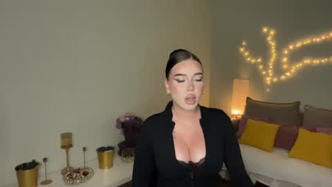 Snapshot of mistress_of_hearts chatting on July 4, 2026, 3:29 pm Mia online show from July 4, 2026, 3:29 pm