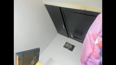 NAHOMY  online show from April 1, 2026, 7:33 pm