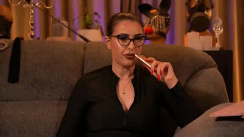 Mistress Kelly online show from November 18, 2025, 1:33 am