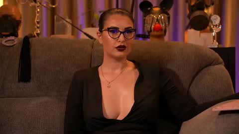 Mistress Kelly online show from November 28, 2025, 2:03 am