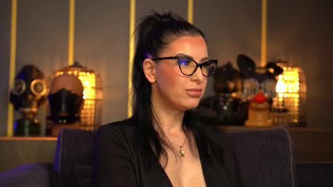 Snapshot of mistresskellykent chatting on March 6, 2026, 11:45 pm Mistress Kelly online show from March 6, 2026, 11:45 pm