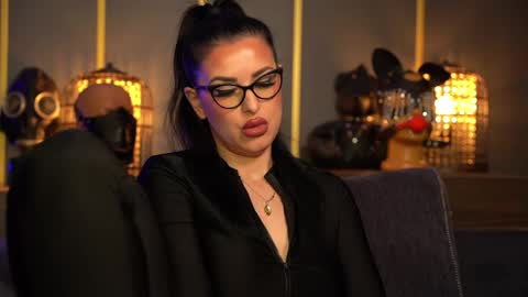 Snapshot of mistresskellykent chatting on March 8, 2026, 2:04 am Mistress Kelly online show from March 8, 2026, 2:04 am