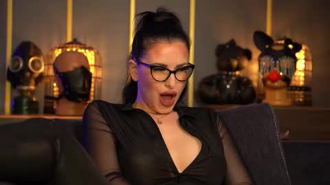 Snapshot of mistresskellykent chatting on March 8, 2026, 11:19 pm Mistress Kelly online show from March 8, 2026, 11:19 pm