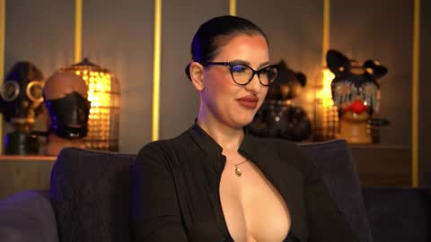 Snapshot of mistresskellykent chatting on March 12, 2026, 11:33 pm Mistress Kelly online show from March 12, 2026, 11:33 pm