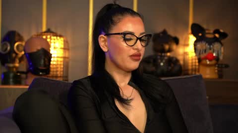 Snapshot of mistresskellykent chatting on March 16, 2026, 11:42 pm Mistress Kelly online show from March 16, 2026, 11:42 pm