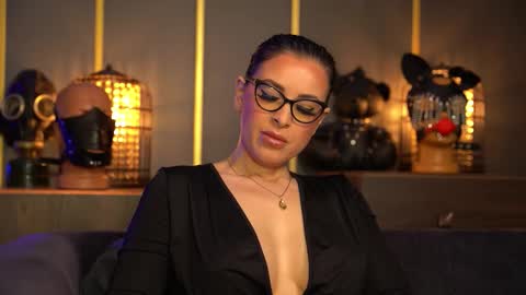 Snapshot of mistresskellykent chatting on March 20, 2026, 11:31 pm Mistress Kelly online show from March 20, 2026, 11:31 pm