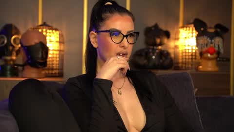 Snapshot of mistresskellykent chatting on March 21, 2026, 8:56 pm Mistress Kelly online show from March 21, 2026, 8:56 pm