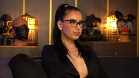 Snapshot of mistresskellykent chatting on March 25, 2026, 11:22 pm Mistress Kelly online show from March 25, 2026, 11:22 pm