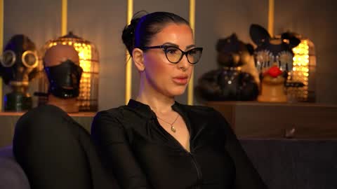 Snapshot of mistresskellykent chatting on March 26, 2026, 11:21 pm Mistress Kelly online show from March 26, 2026, 11:21 pm