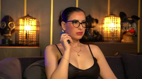 Snapshot of mistresskellykent chatting on April 5, 2026, 11:24 pm Mistress Kelly online show from April 5, 2026, 11:24 pm