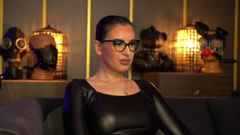 Snapshot of mistresskellykent chatting on April 16, 2026, 9:26 pm Mistress Kelly online show from April 16, 2026, 9:26 pm