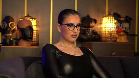 Snapshot of mistresskellykent chatting on April 16, 2026, 9:39 pm Mistress Kelly online show from April 16, 2026, 9:39 pm