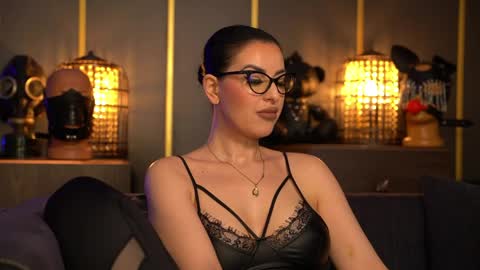 Snapshot of mistresskellykent chatting on April 20, 2026, 7:48 pm Mistress Kelly online show from April 20, 2026, 7:48 pm
