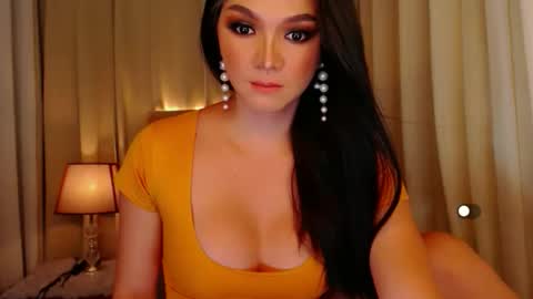 Leah online show from April 17, 2026, 8:45 pm