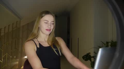 mistressuniverse online show from January 31, 2025, 4:27 pm