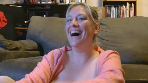 Misty Mountains online show from June 15, 2026, 2:47 am