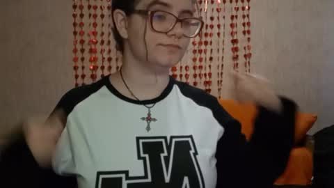 Milana online show from May 19, 2026, 7:04 am