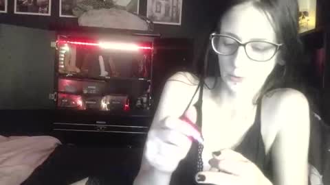 Mizz Bonez online show from April 1, 2026, 3:51 am