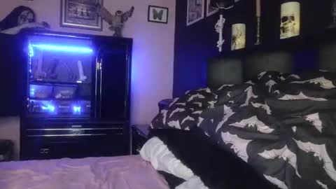 Mizz Bonez online show from April 17, 2026, 6:38 am