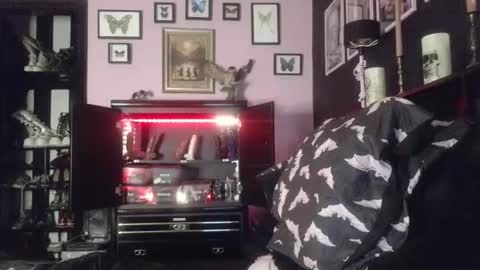 Mizz Bonez online show from May 3, 2026, 8:42 am
