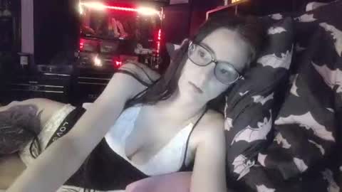 Mizz Bonez online show from June 5, 2026, 5:25 am