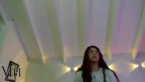 mizzhell_ online show from October 22, 2025, 12:38 pm