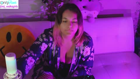 Hera  Tethra Bathtub stream  20k followers  Ask about our custom videos3 online show from December 20, 2024, 5:29 pm