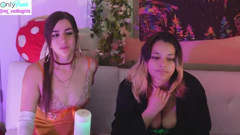 Hera  Tethra Bathtub stream  20k followers  Ask about our custom videos3 online show from December 21, 2024, 7:06 pm