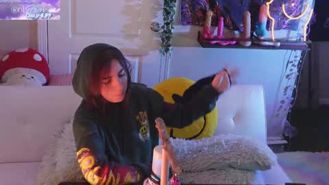 Hera  Tethra Bathtub stream  20k followers  Ask about our custom videos3 online show from February 24, 2025, 2:58 pm