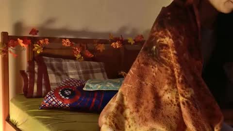 MoonLipson online show from November 8, 2025, 3:34 pm