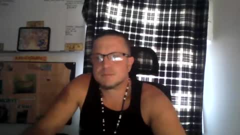 Snapshot of mmello2017 chatting on August 4, 2026, 11:13 am mmello2017 online show from August 4, 2026, 11:13 am