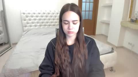 Snapshot of mmm_bananaa_ chatting on January 22, 2025, 5:49 pm Beata online show from January 22, 2025, 5:49 pm