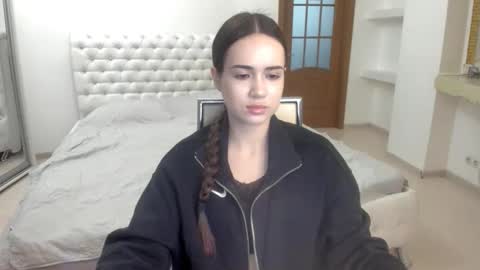 Snapshot of mmm_bananaa_ chatting on February 1, 2025, 4:11 pm Beata online show from February 1, 2025, 4:11 pm