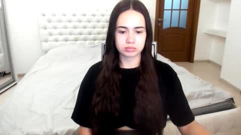 Snapshot of mmm_bananaa_ chatting on February 3, 2025, 5:35 pm Beata online show from February 3, 2025, 5:35 pm