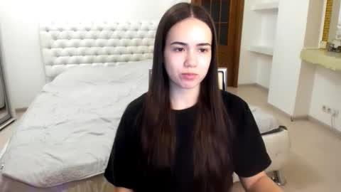 Snapshot of mmm_bananaa_ chatting on February 7, 2025, 7:27 pm Beata online show from February 7, 2025, 7:27 pm