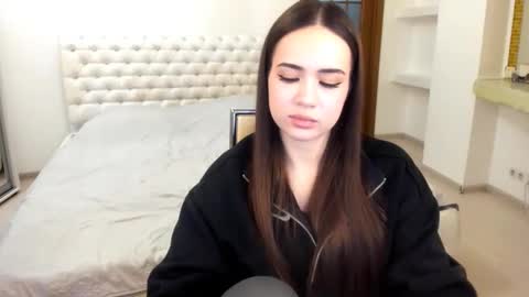 Snapshot of mmm_bananaa_ chatting on February 9, 2025, 9:17 pm Beata online show from February 9, 2025, 9:17 pm