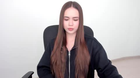 Snapshot of mmm_bananaa_ chatting on February 15, 2025, 2:33 pm Beata online show from February 15, 2025, 2:33 pm