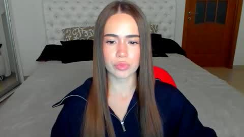 Snapshot of mmm_bananaa_ chatting on September 16, 2025, 6:09 pm Beata online show from September 16, 2025, 6:09 pm