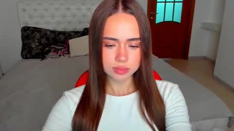 Snapshot of mmm_bananaa_ chatting on October 4, 2025, 5:33 pm Beata online show from October 4, 2025, 5:33 pm