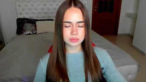 Snapshot of mmm_bananaa_ chatting on October 5, 2025, 6:06 pm Beata online show from October 5, 2025, 6:06 pm