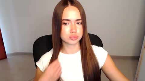 Snapshot of mmm_bananaa_ chatting on October 11, 2025, 9:41 am Beata online show from October 11, 2025, 9:41 am