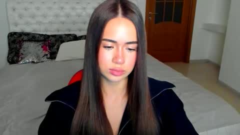 Snapshot of mmm_bananaa_ chatting on October 18, 2025, 6:41 pm Beata online show from October 18, 2025, 6:41 pm