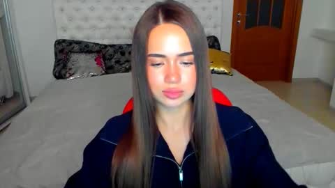 Snapshot of mmm_bananaa_ chatting on October 25, 2025, 4:02 pm Beata online show from October 25, 2025, 4:02 pm